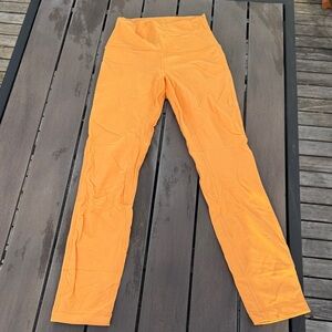 Lululemon Align Ribbed High-Rise Pant 25"
Mango Dream